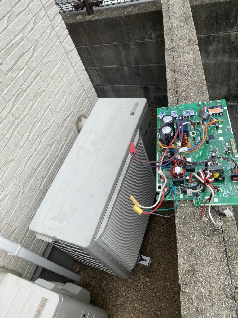 エアコン室外機の基板修理